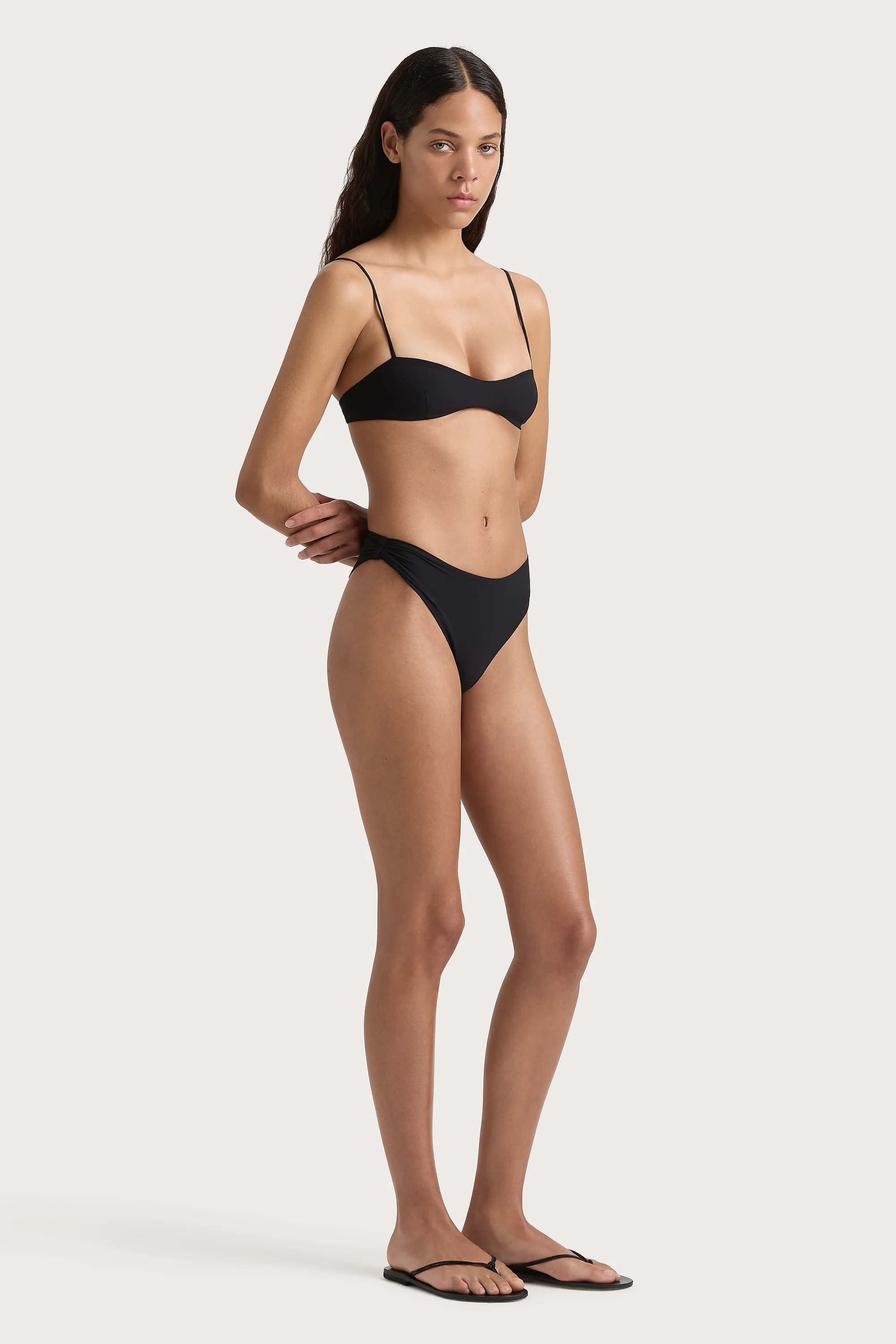 1072-evora-bikini-top-black-final-sale-1.webp