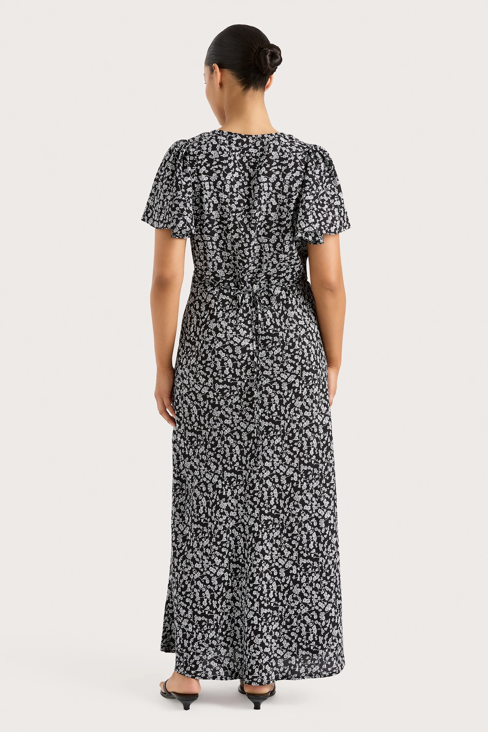 1317-boda-midi-dress-amaryllis-floral-black-final-sale-1.webp