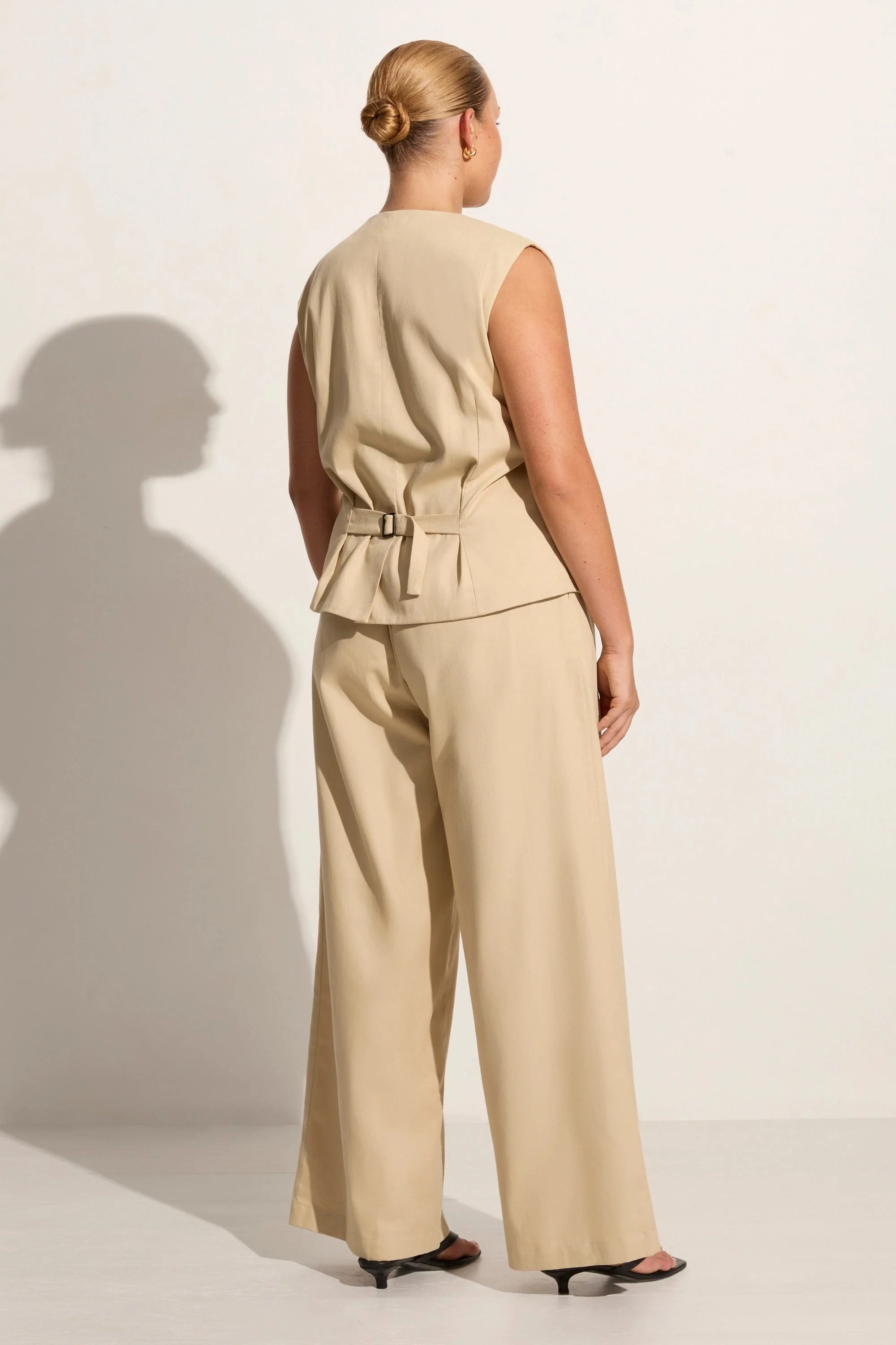2316-udine-pant-bleached-sand-final-sale-1.webp