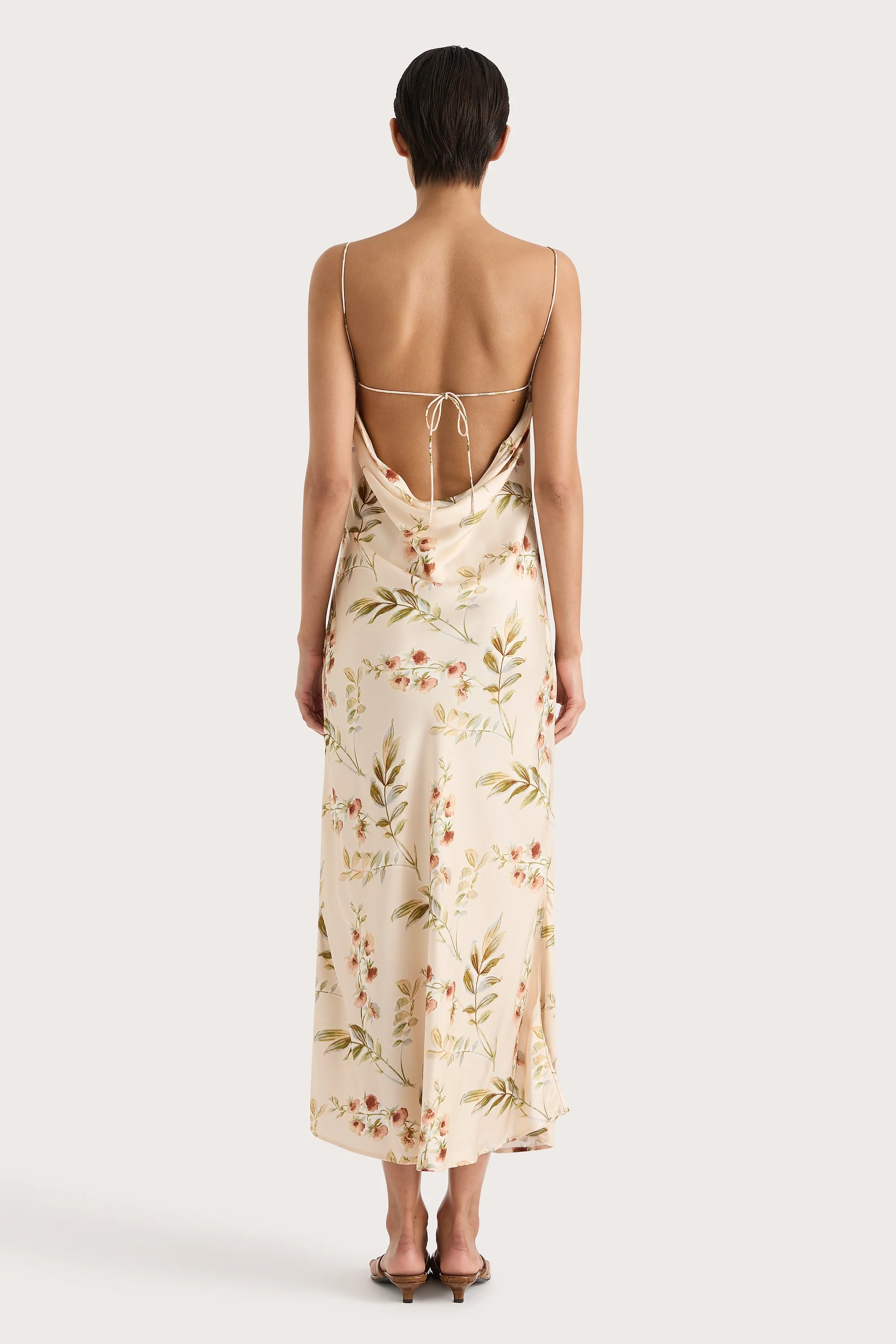 326-yolaine-midi-dress-jardin-floral-blush-1.webp