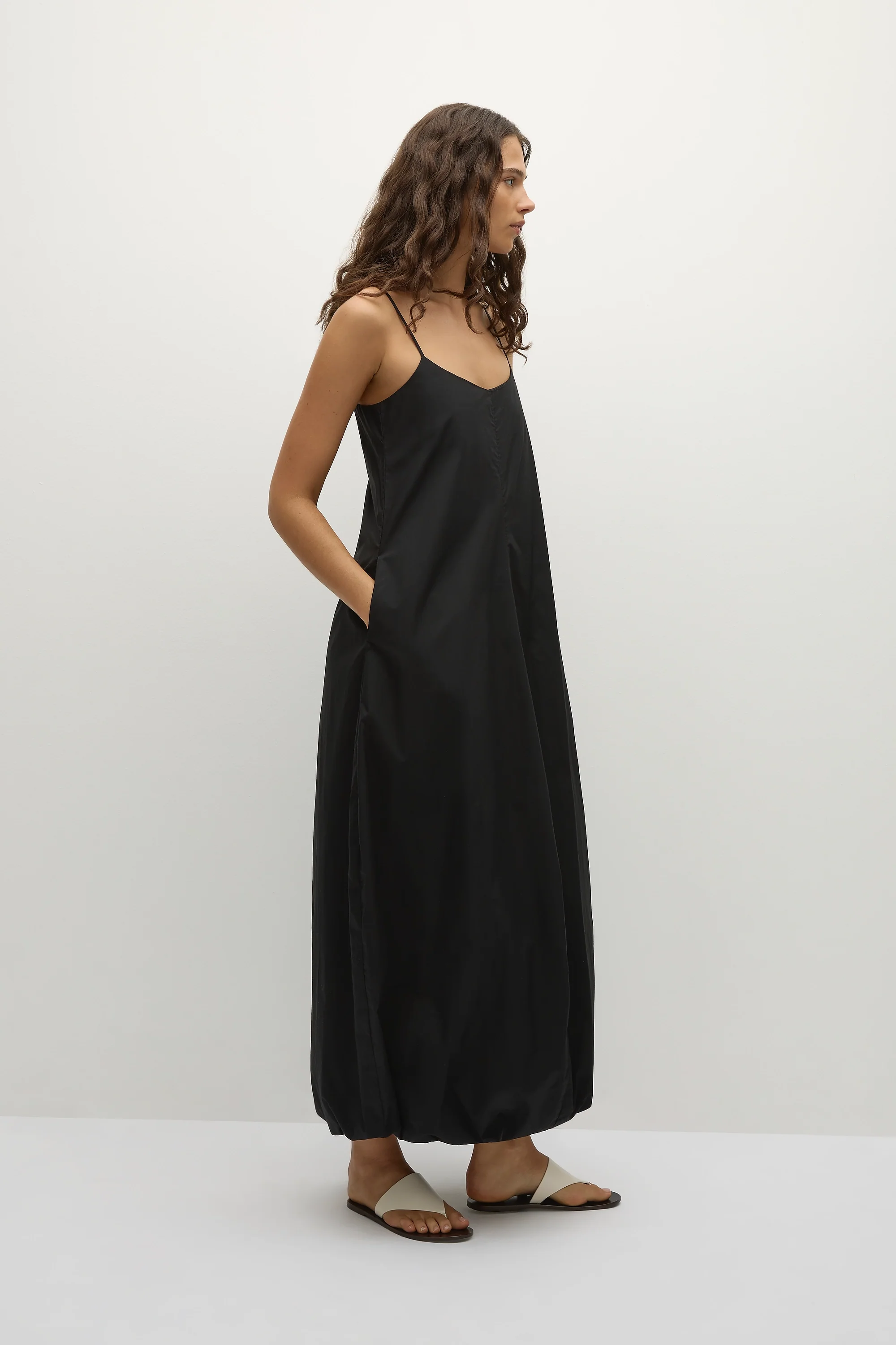 3372-aniela-maxi-dress-black-1.webp