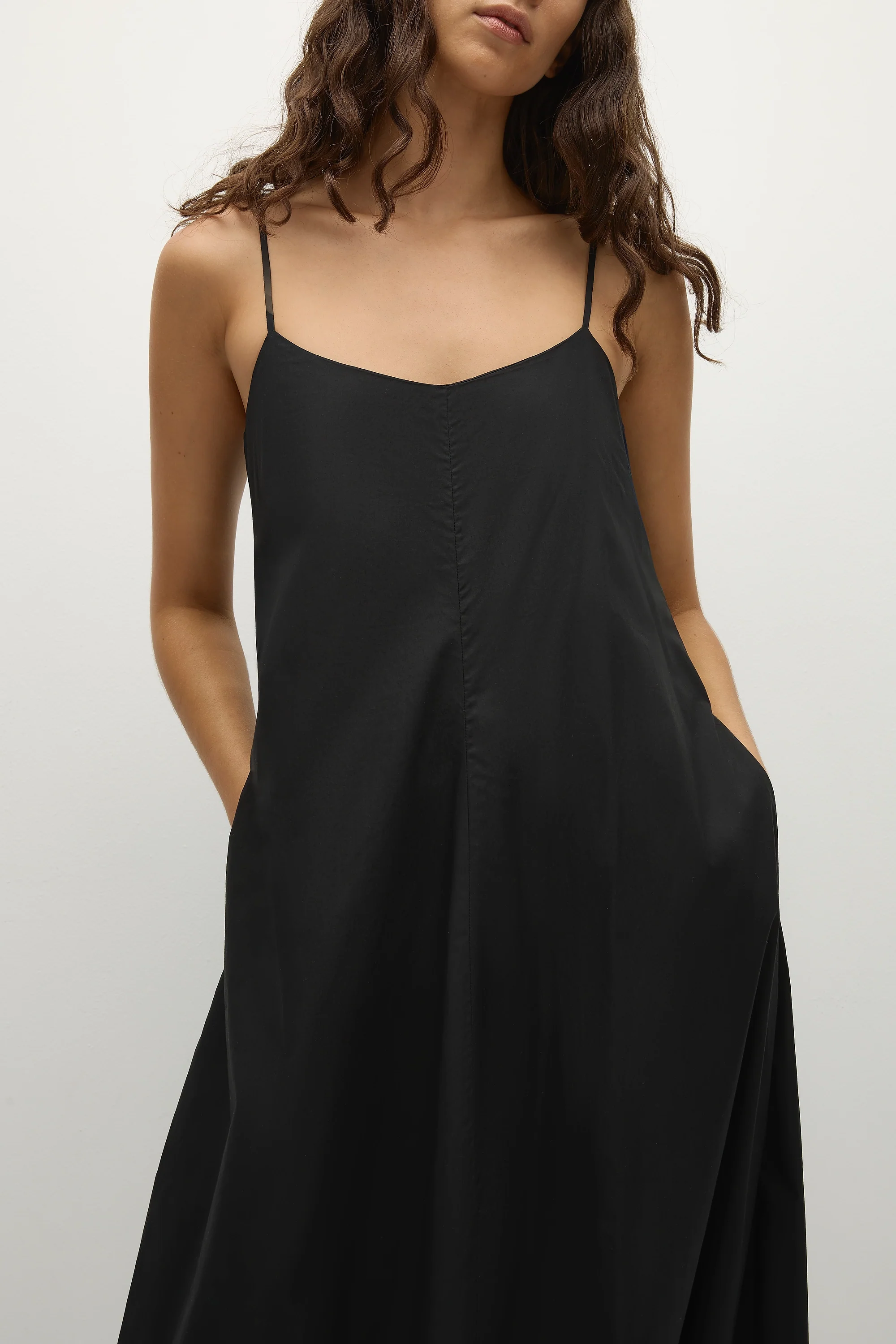 3372-aniela-maxi-dress-black-1.webp