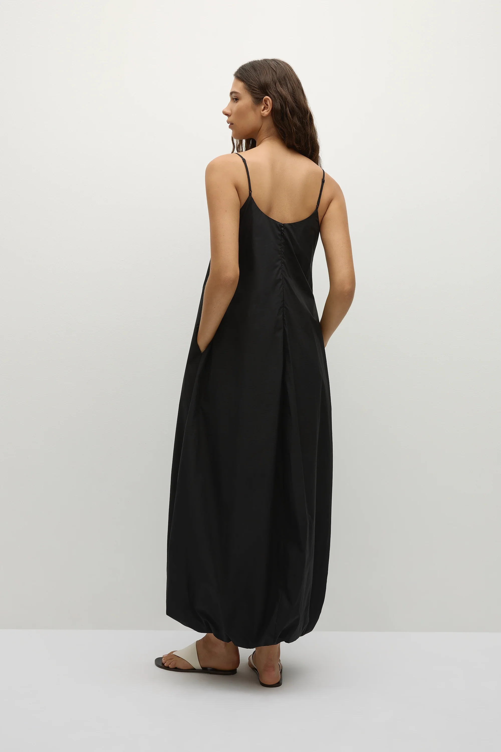 3372-aniela-maxi-dress-black-1.webp