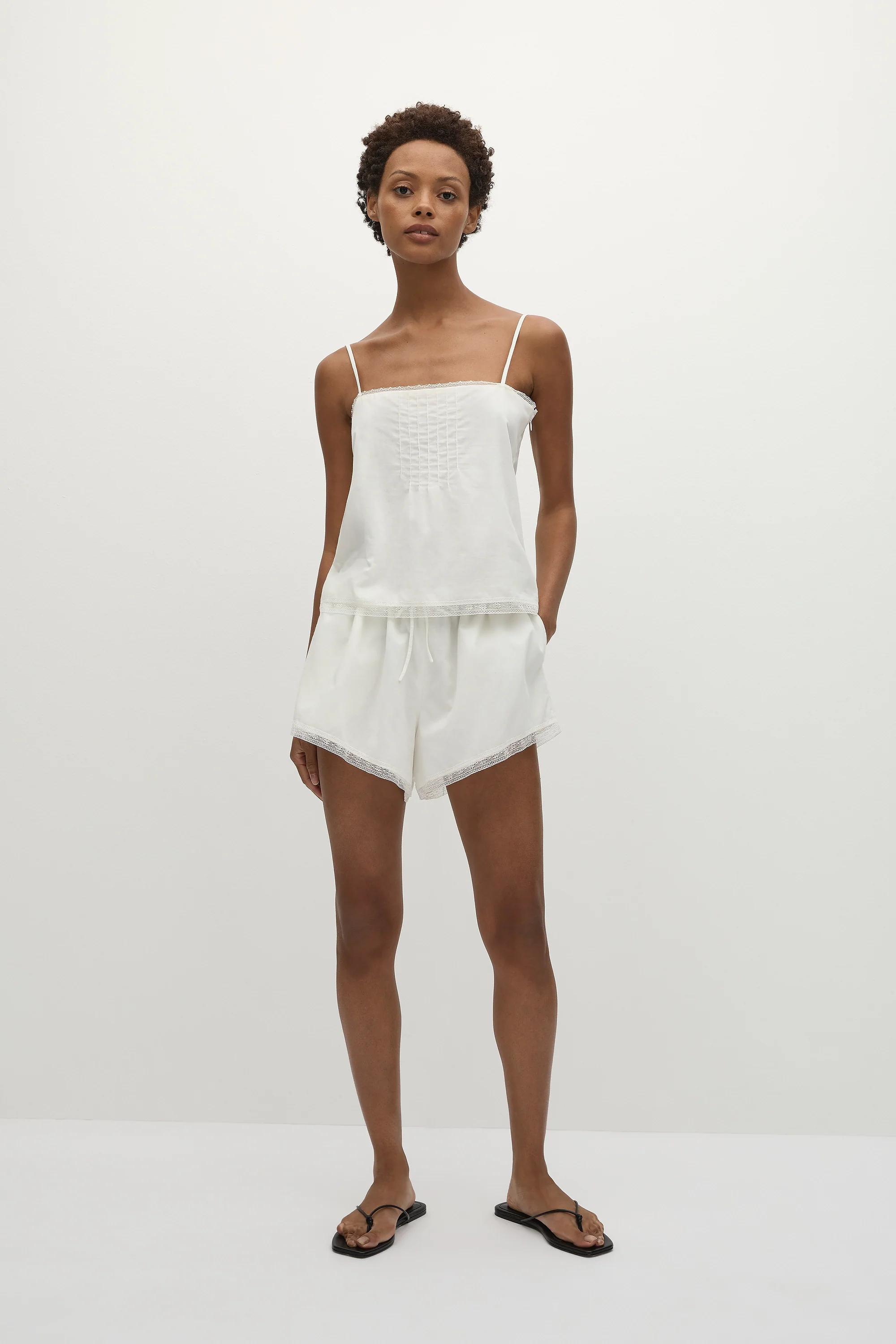 Denise Shorts White