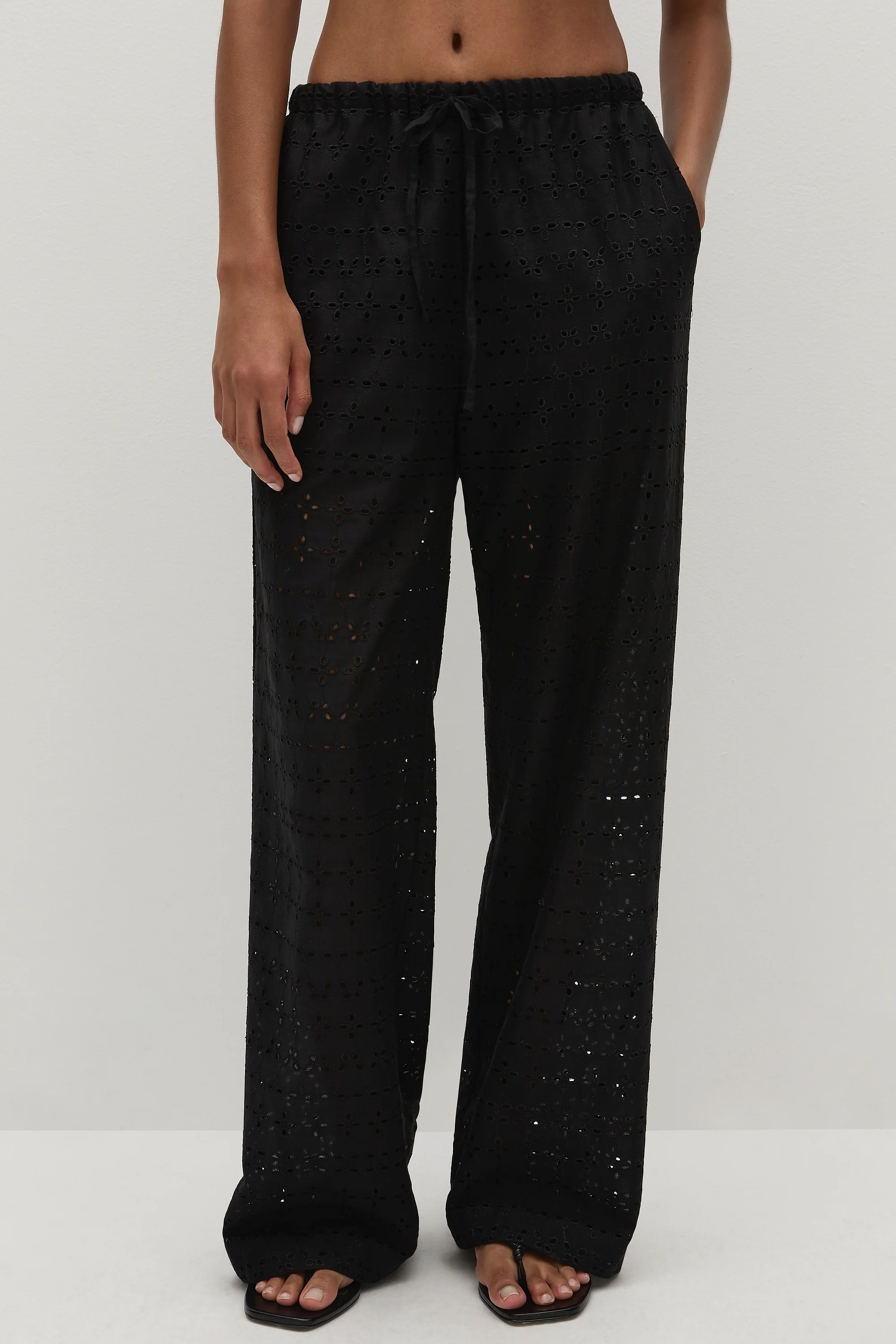 3849-ella-pant-agnes-broderie-anglaise-black-1.webp