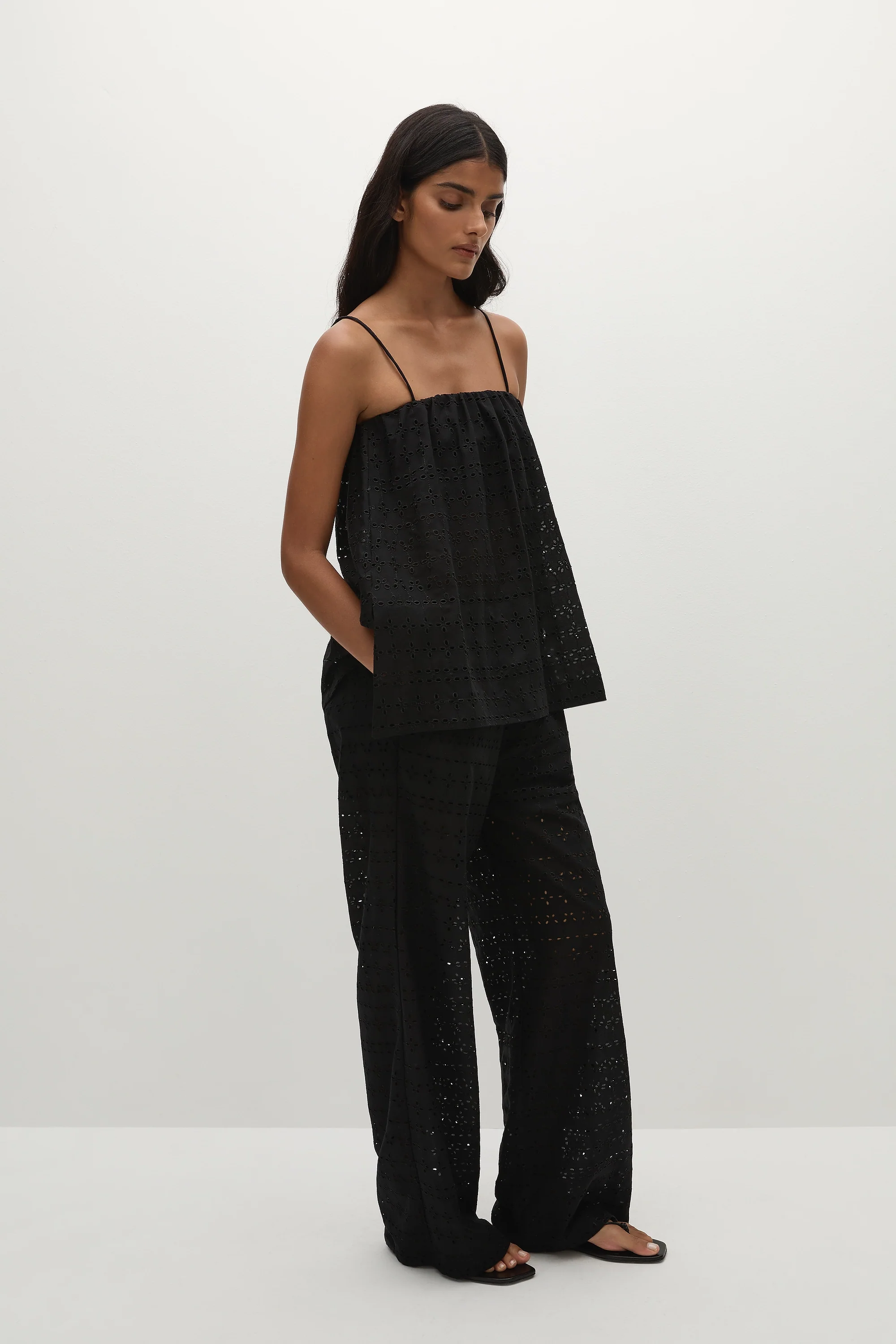 3849-ella-pant-agnes-broderie-anglaise-black-1.webp