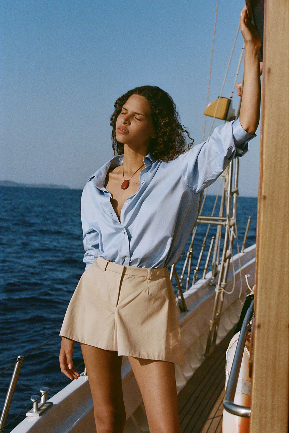 3912-en-vau-oversized-shirt-soft-blue-1.webp