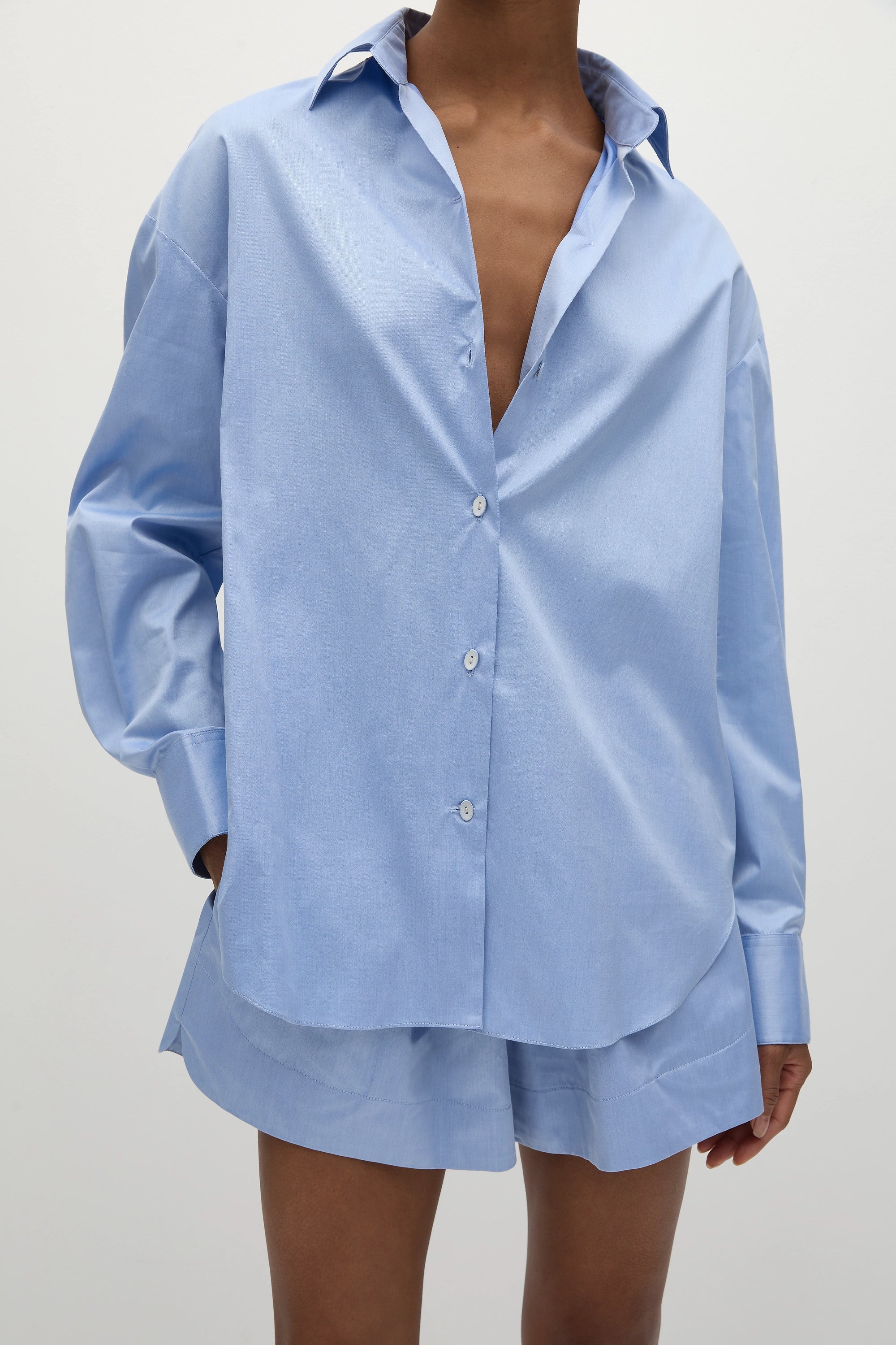 3912-en-vau-oversized-shirt-soft-blue-1.webp