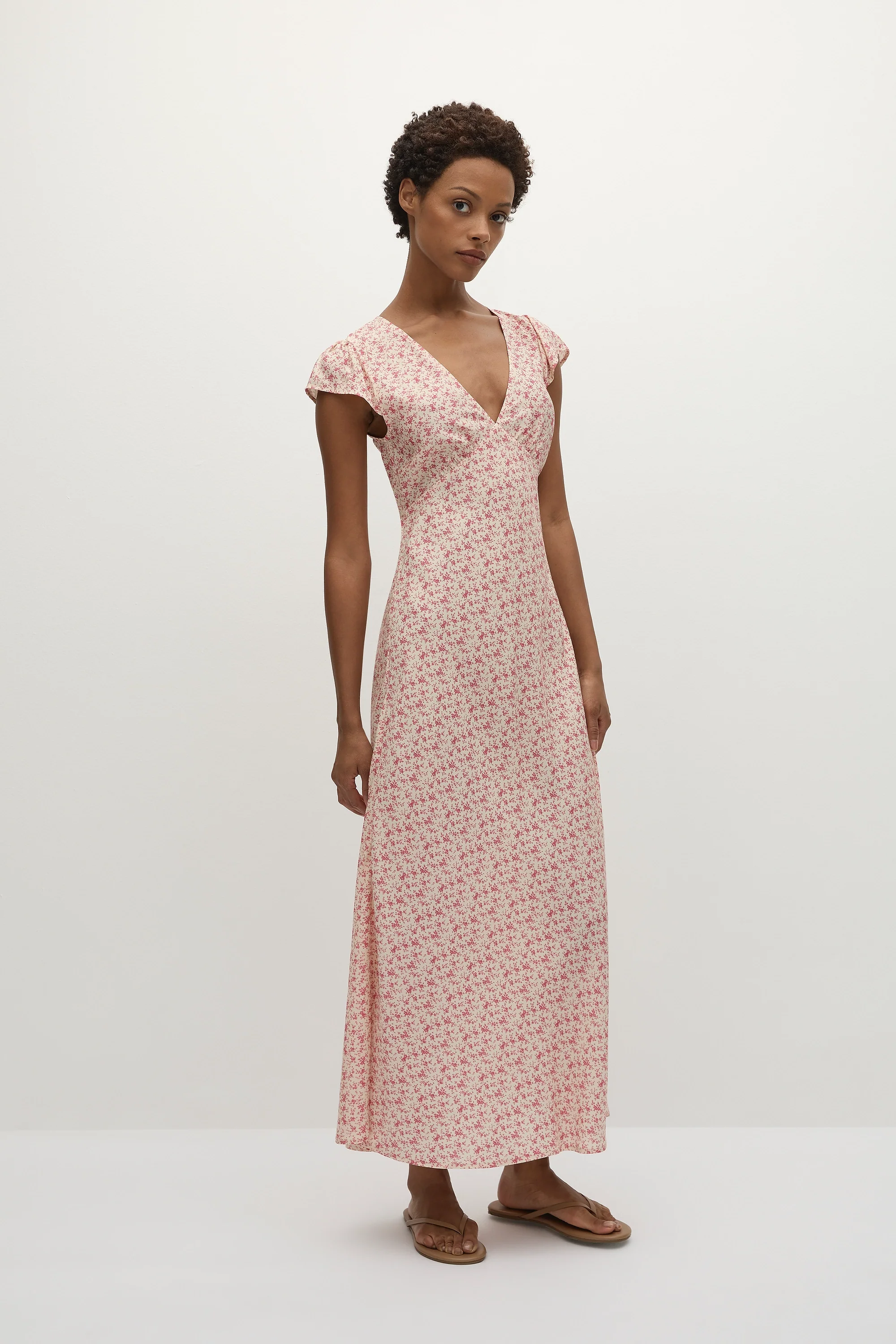 3948-esson-midi-dress-sakura-floral-1.webp