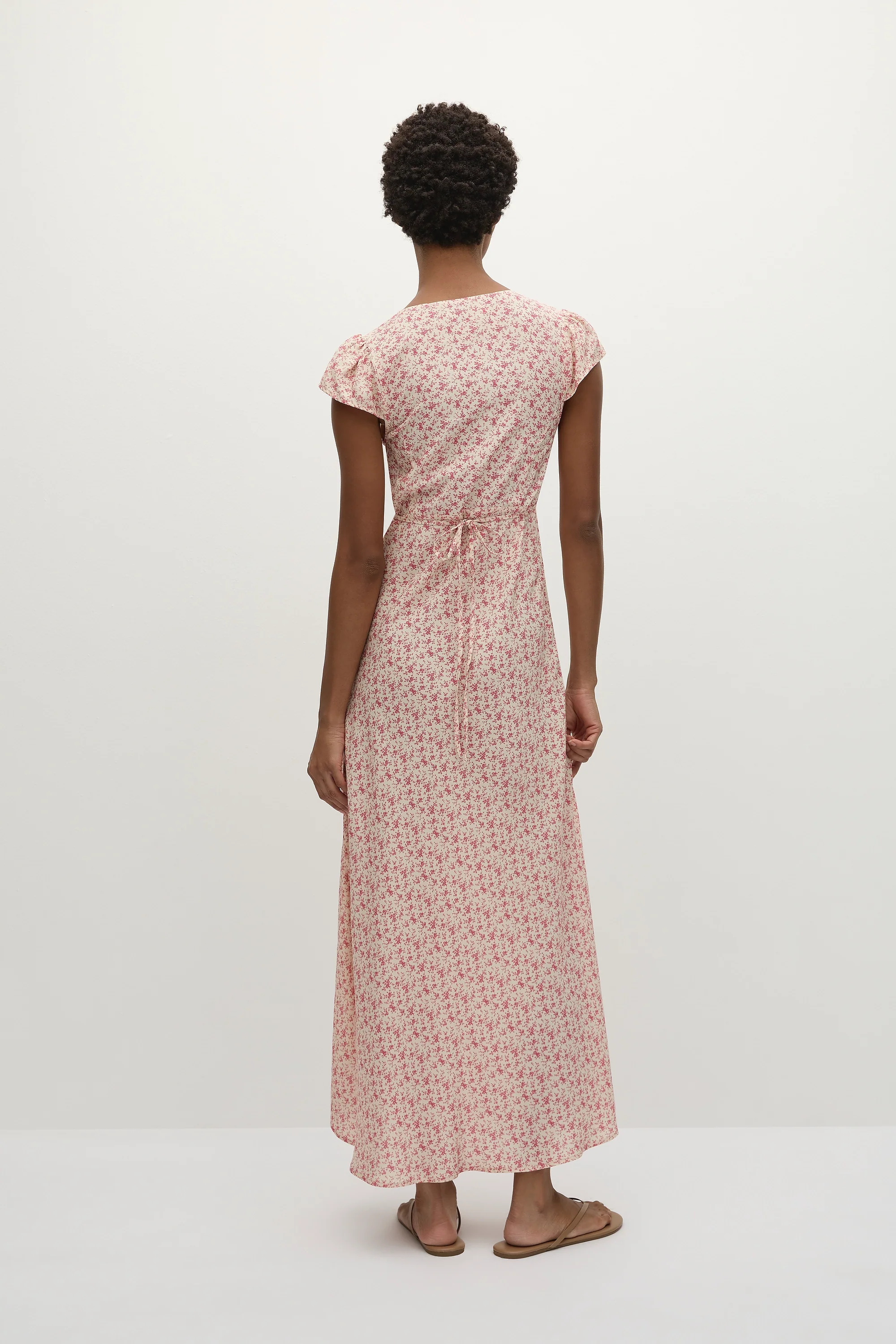 3948-esson-midi-dress-sakura-floral-1.webp