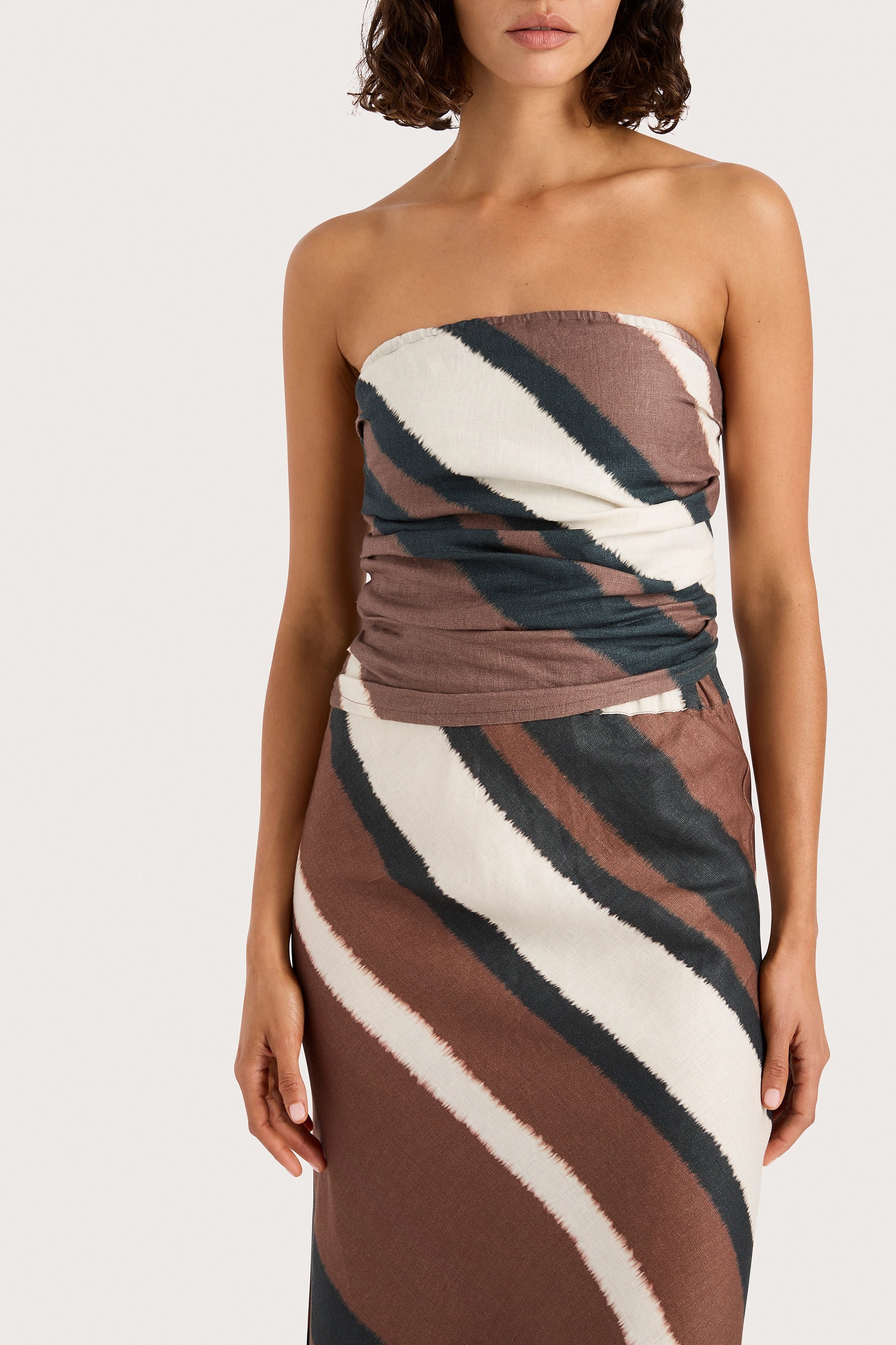 44-setubal-top-futura-stripe-chocolate-final-sale-1.webp