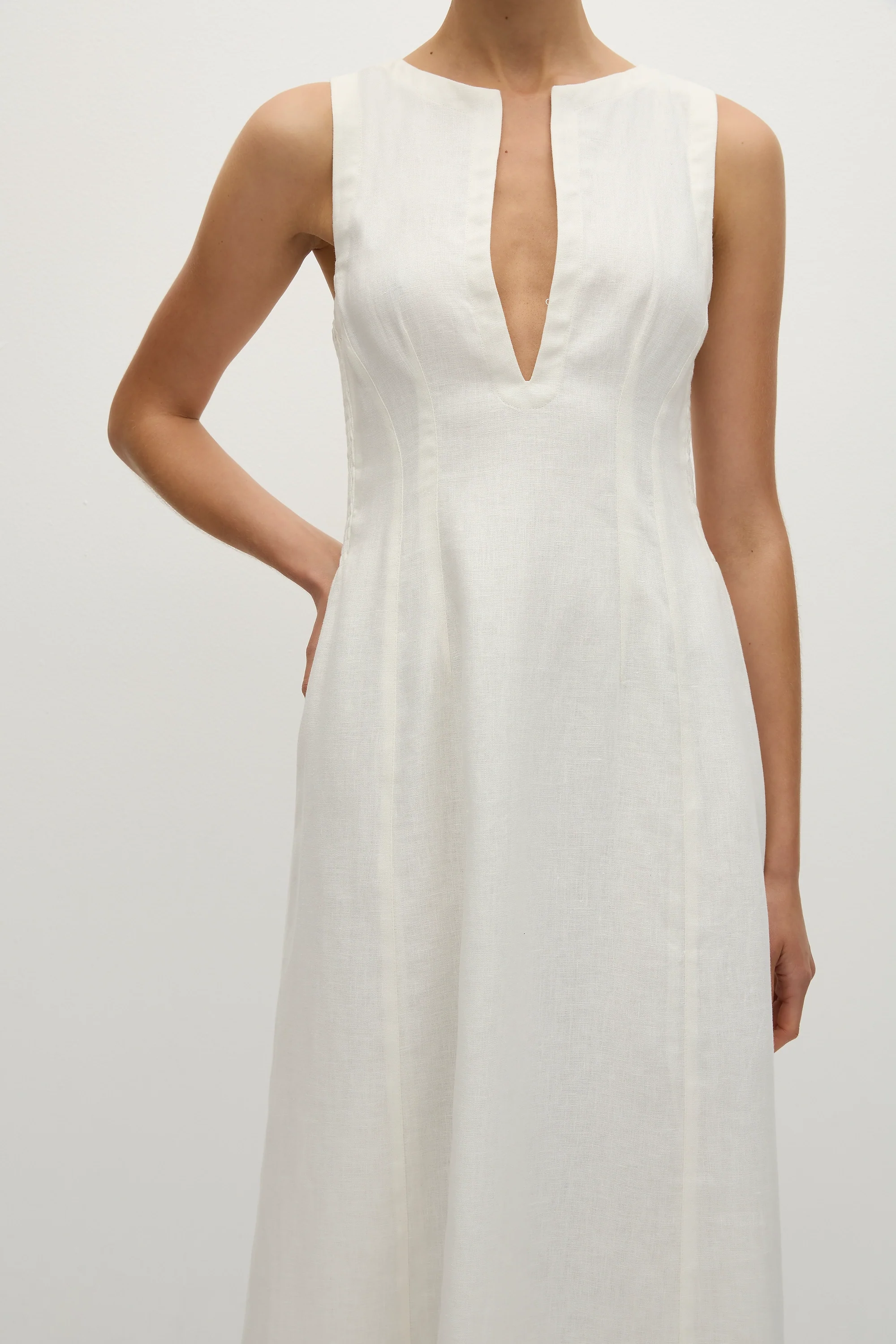 4789-melia-maxi-dress-white-1.webp
