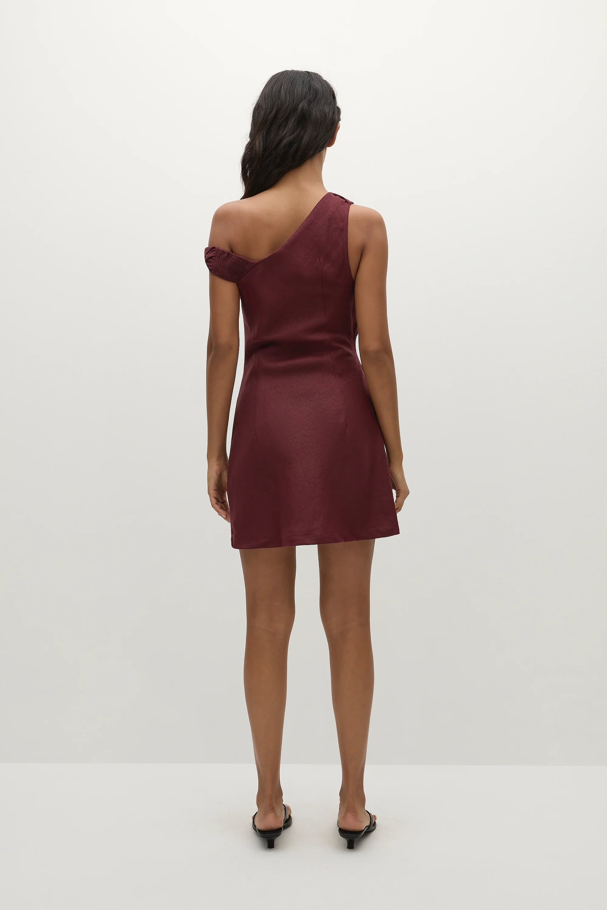 5266-suis-mini-dress-bordeaux-1.webp