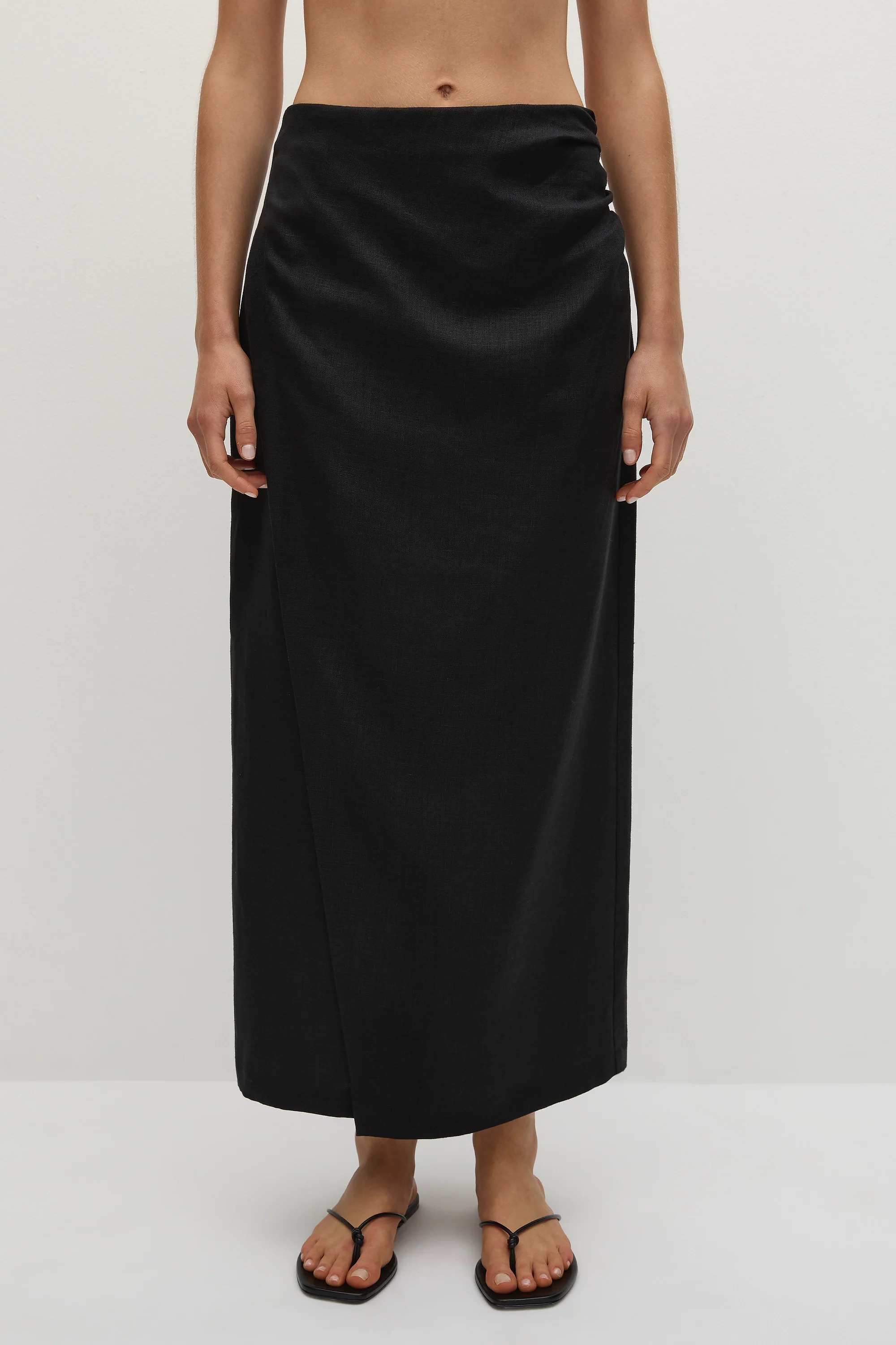 Suis Skirt Black