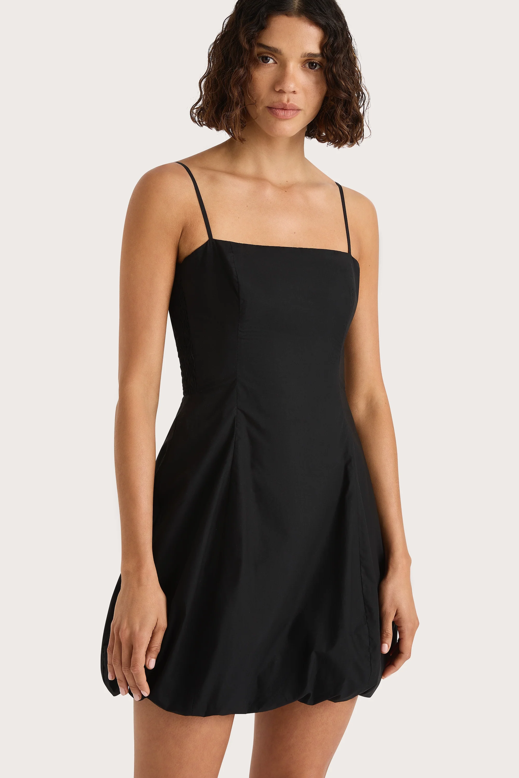 600-lera-mini-dress-black-1.webp
